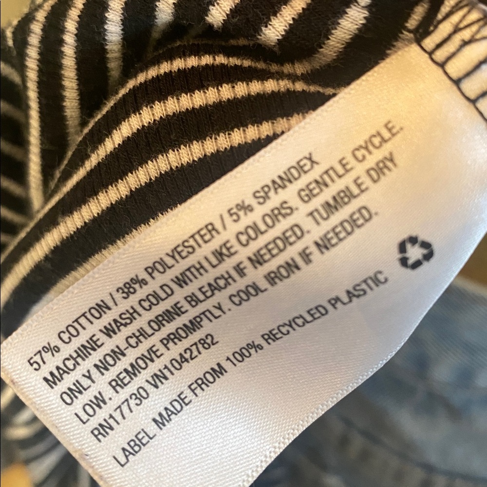 WILD FABLE Black and White Striped Crop Top - Picture 11 of 11